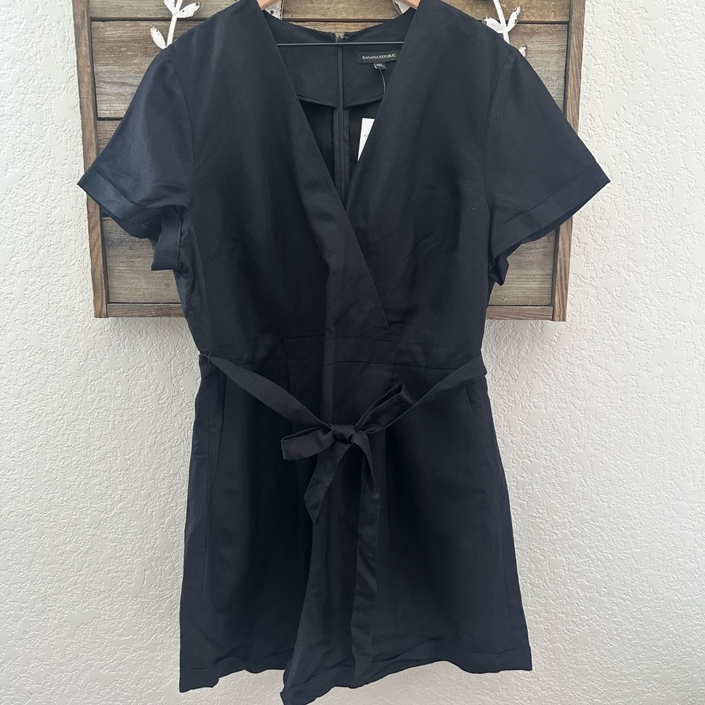 Banana Republic Black V-Neck Tie-Waist Linen blend Romper size 20 NWT‎